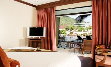 Номер Deluxe с видом на бассейн в Alpina Phuket Nalina Resort & Spa