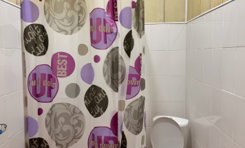 Кровать в 8-местном общем номере в Беной Тревел