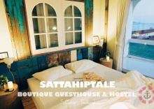 Двухместный номер Standard с видом на море двуспальная кровать в Sattahiptale Boutique Guest House & Hostel