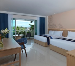 Двухместный номер Grand Deluxe с балконом и с видом на сад двуспальная кровать в Chanalai Flora Resort, Kata Beach