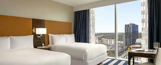 Четырёхместный номер Signature Corner в Fairmont Austin