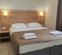 Двухместный номер с балконом с видом на улиц в Amina