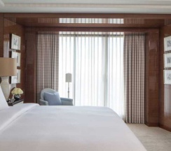 Двухместный люкс Westminster с балконом двуспальная кровать в Four Seasons Hotel London at Park Lane