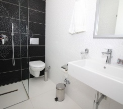 Четырёхместный номер с балконом в Julia Hotel