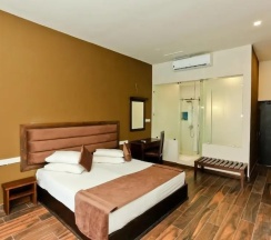 Двухместный номер Superior с частичным видом двуспальная кровать в Golden Star Beach Hotel