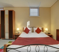 Первая категория-стандартный трехместный номер в Олимпия