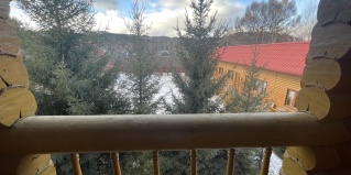 Новоабзаково: Апартаменты Усадьба Еловое