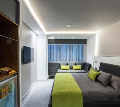 Двухместный номер Deluxe двуспальная кровать в Zeniva Hotel