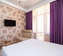 Трехместный номер Комфорт с балконом в Сюзэн