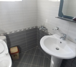 Трёхместный номер Standard с балконом в Hotel Erioni