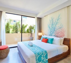 Двухместный номер Deluxe с балконом двуспальная кровать в Bandara Beach Resort, Phuket