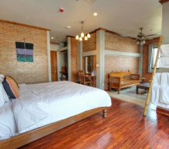 Двухместный номер с балконом двуспальная кровать в Saeng Panya Home - Boutique Residence (SHA Plus+)