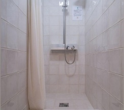 Кровать в 6-местном мужском номере (общие удобства) в Hot Place Guest House