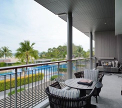 Двухместный люкс c 1 комнатой с балконом двуспальная кровать в Phuket Marriott Resort And Spa, Nai Yang Beach