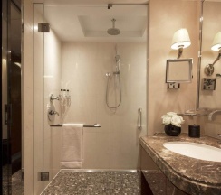 Двухместный люкс Mayfair двуспальная кровать в Four Seasons Hotel London at Park Lane
