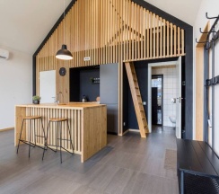 Двухместный коттедж двуспальная кровать в Family Barn Karvala