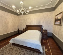 Коттедж с 3 комнатами с балконом и с видом на парк в Dipservice hall