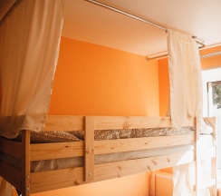Кровать в 8-местном общем номере (1) в Karelia hostel