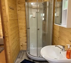 Четырёхместные апартаменты Улучшенный с 2 комнатами с балконом в Алтын-Шале