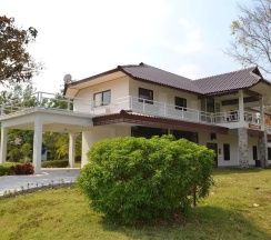 Коттедж с 6 комнатами в Phudara Resort