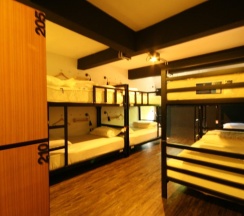Кровать в общем номере (мужской номер) в STrips the Poshtel - Hostel