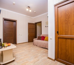 Комфорт двухкомнатный с гардеробной и балконом до 5 гостей в Джульетта