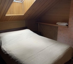 Шестиместный коттедж Comfort с 3 комнатами с красивым видом из окна в Дубки