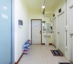 Кровать в общем номере в OYO 928 Leaf Hostel