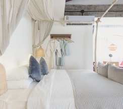 Одноместные апартаменты с 2 комнатами двуспальная кровать в YOLO Bangkok Boutique Hotel