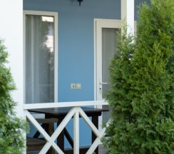 Двухместный номер с двуспальной кроватью и террасой в Alisa Home