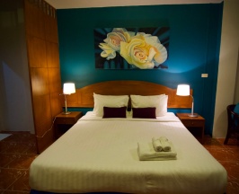 Двухместный номер Standard с балконом и с красивым видом из окна двуспальная кровать в Гостевой дом Sugar Inn Phuket