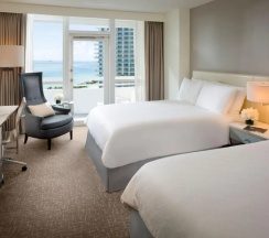 Номер с балконом и oceanfront в Fontainebleau Miami Beach
