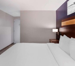 Двухместный номер Standard в Avion Inn Near LGA Airport, Ascend Hotel Collection