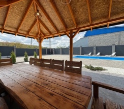 Четырёхместный коттедж в Времена года