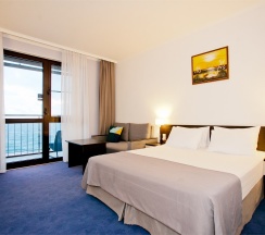 Супериор с балконом и видом на море (одна кровать 160 см, диван 120 см) 3* в Golden hills