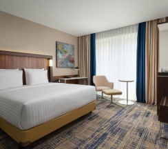 Семейный люкс с видом на город в Courtyard by Marriott Tashkent