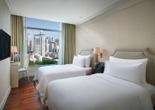 Люкс с 3 комнатами в Oriental Residence Bangkok