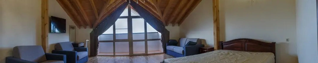 Двухместный номер Мансардный с балконом (двуспальная кровать) в Киараз Арена
