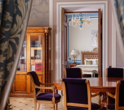 Люкс Императора с видом на Невский проспект в Taleon Imperial Hotel