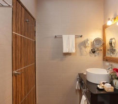 Семейный номер Deluxe в Отель Royal Beach Boutique Resort & Spa