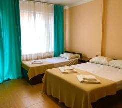 Четырёхместный номер Улучшенный (2 корпус) первый этаж в Морские истории