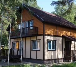 Коттедж с балконом в Озерная 38