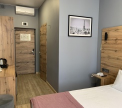 Номер эконом с 1 двуспальной кроватью в Кристалл