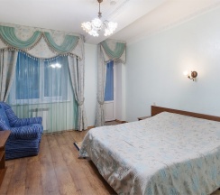 Полулюкс с двуспальной кроватью и балконом,в основном корпусе. в Кристалл