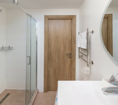 Студия с Мансардными окнами в Кarl House