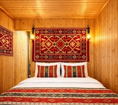 Двухместный улучшенный стандарт с общей террасой и видом на горы | 2 этаж в Hayat Haus