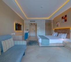Номер Swim Up в Titanic Royal