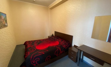 Номер полулюкс с 1 двуспальной кроватью в R house