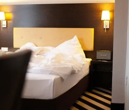 Двухместный номер с балконом двуспальная кровать в Bristol Hotel Frankfurt