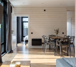 Коттедж с двумя спальнями и купелью в Black Village Family